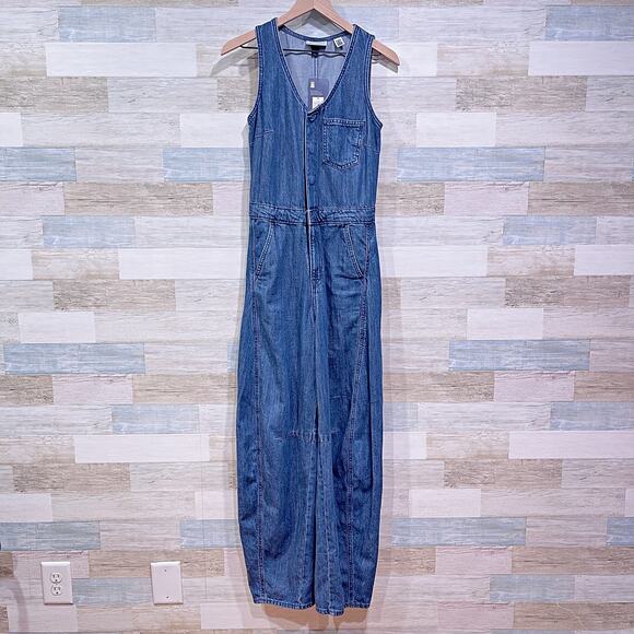 Universal Thread Curved Leg Denim Jumpsuit Medium Wash Sleeveless Womens 00 - Picture 1 of 8
